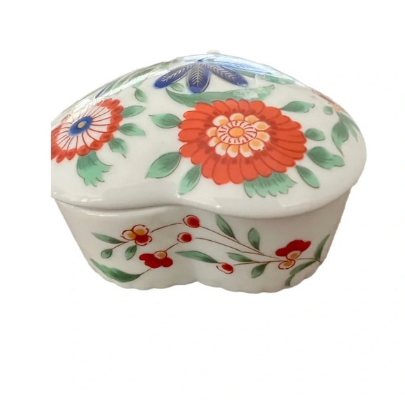 Vintage Smithsonian by Kakiemon Heart Floral Hand Painted Trinket Box Made Japan - Picture 4 of 10